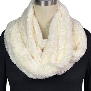 Winter White Soft Faux Fur Infinity Scarf New with Tags Elegant Soft Silky Cozy